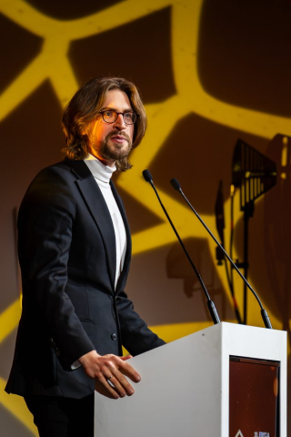 z aparatem – Fabiszewski-160