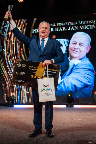 z aparatem – Fabiszewski-200